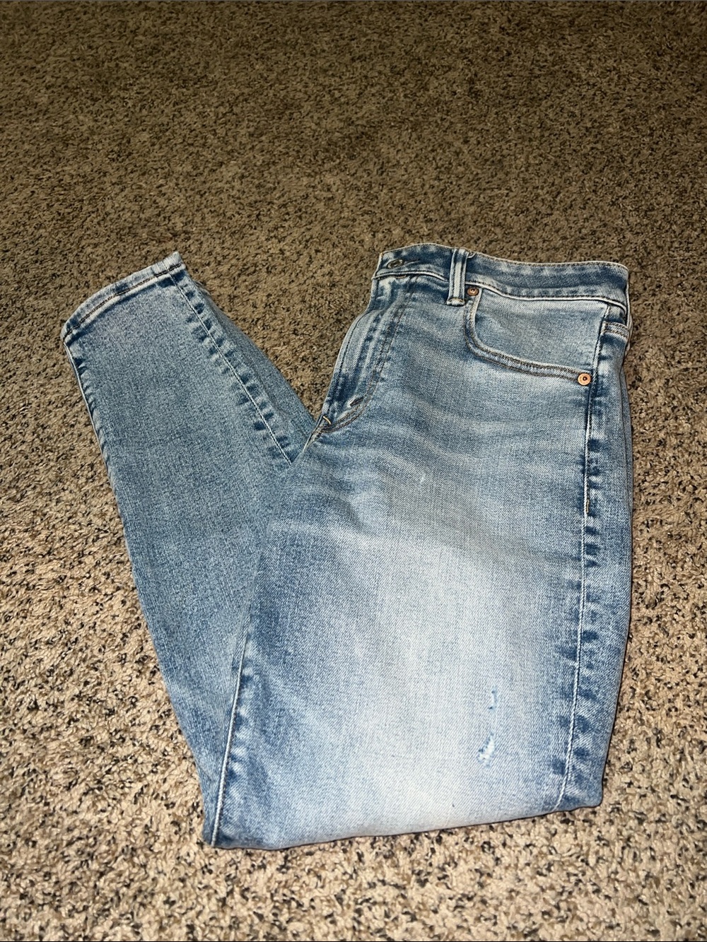 AE77 American Eagle Outfitters Light Wash High-Rise Skinny Jeans